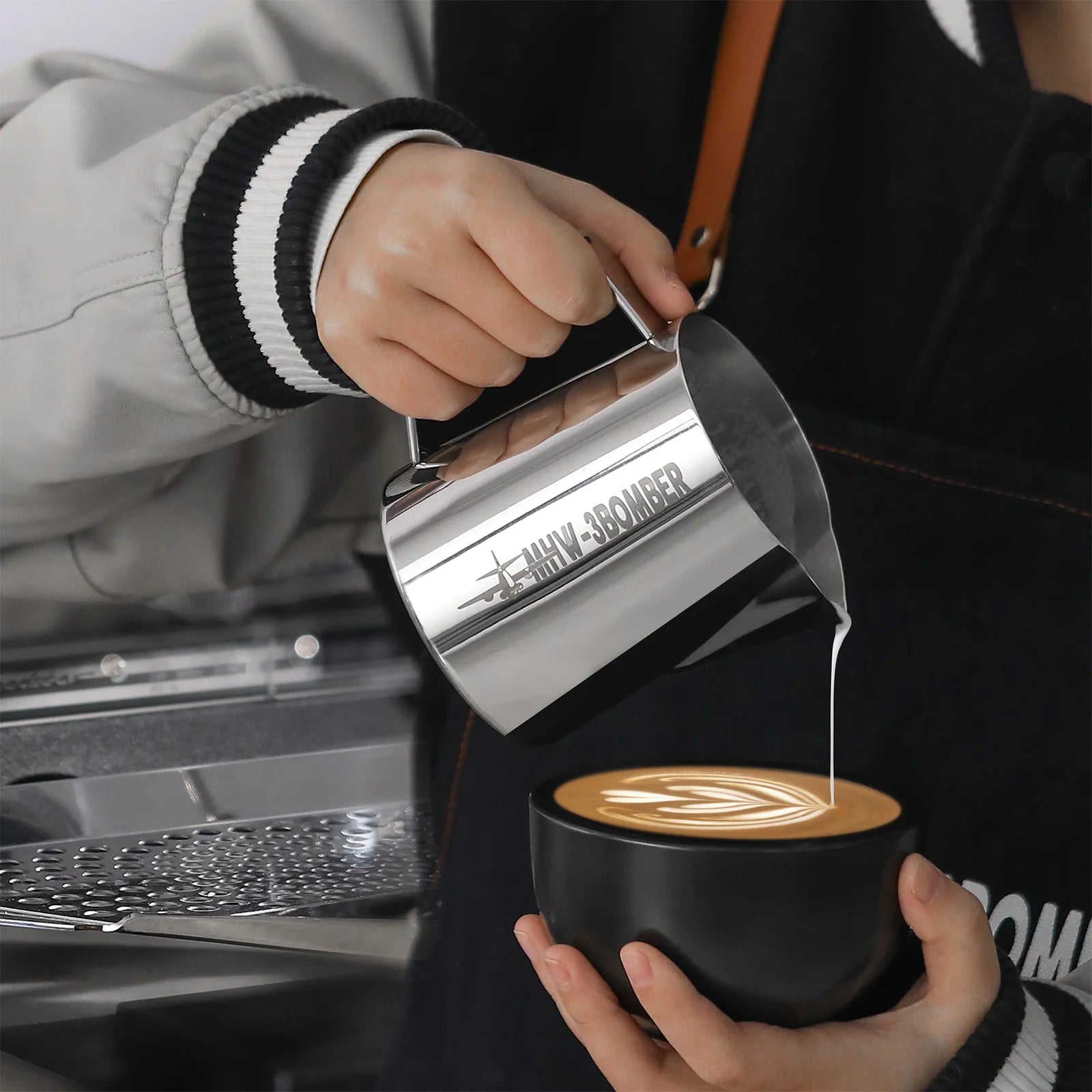 MHW-3BOMBER Latte Art Pitcher 5.0 Glossy 600ML