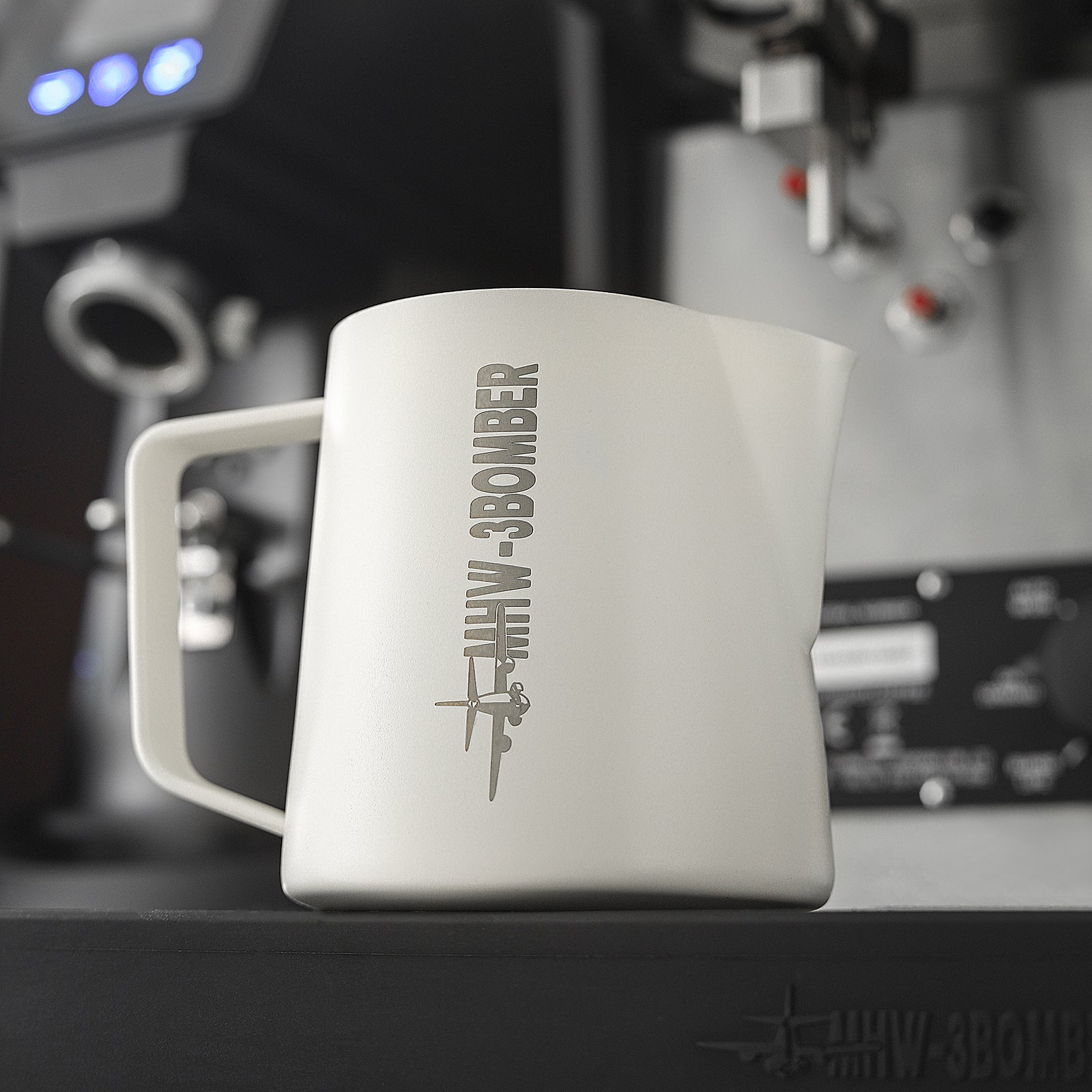 MHW-3BOMBER Latte Art Pitcher 5.0 Off-White