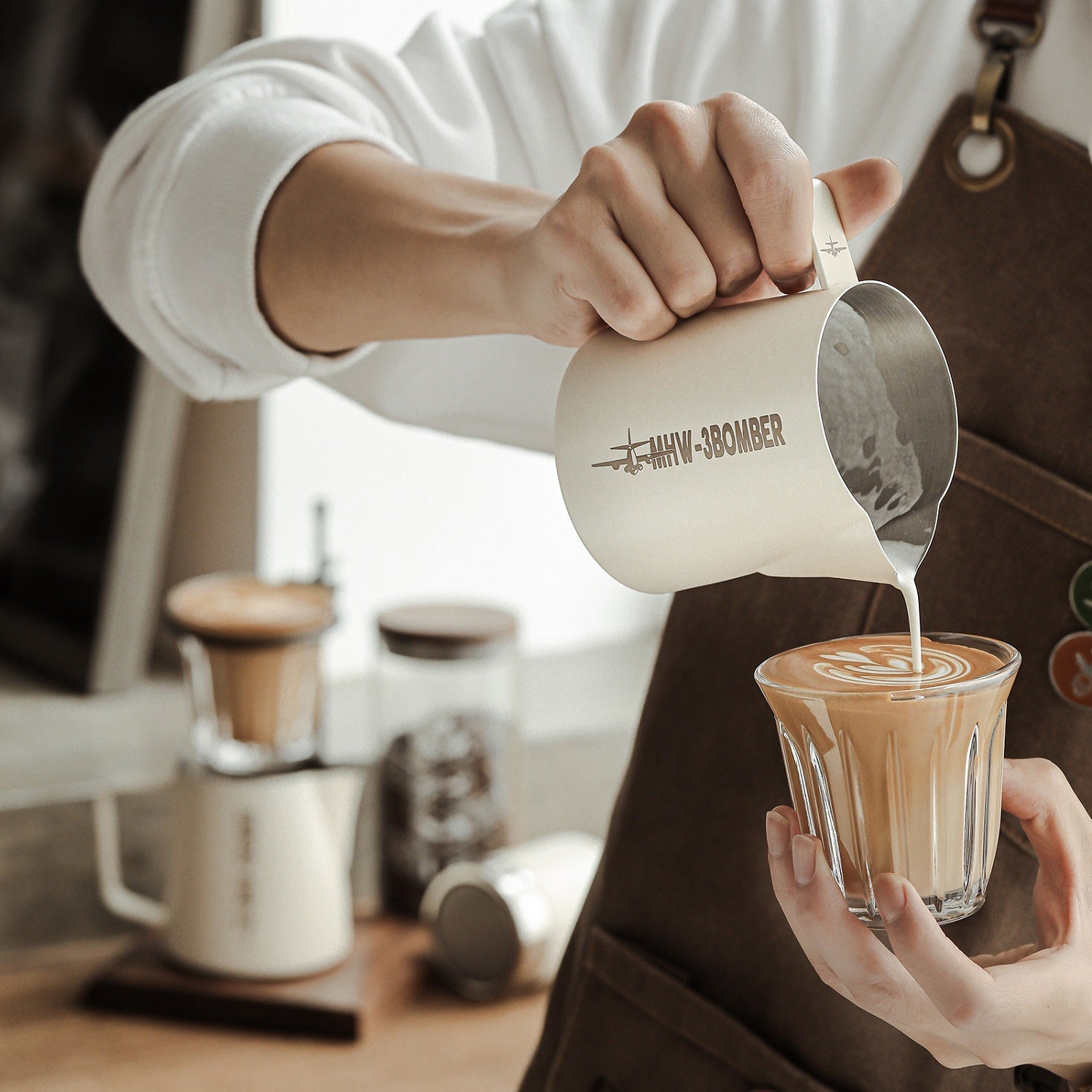 MHW-3BOMBER Latte Art Pitcher 5.0 Off-White