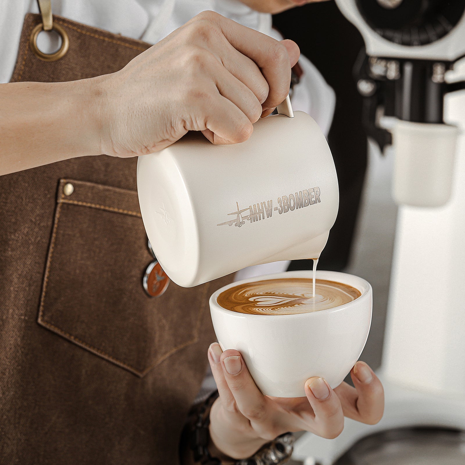MHW-3BOMBER Latte Art Pitcher 5.0 Off-White